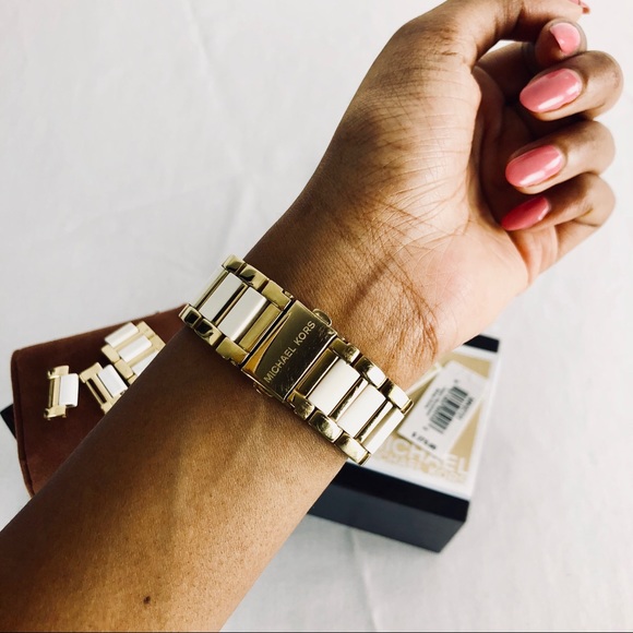 🎉HP🎉 MICHAEL KORS chronograph watch 🌺 - Picture 2 of 5